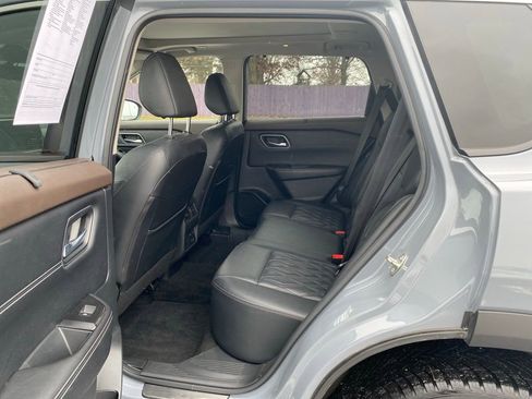 Used 2023 Nissan Rogue Platinum w/ Platinum Premium Package image 18