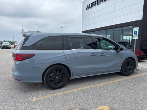 Used 2023 Honda Odyssey Sport image 3