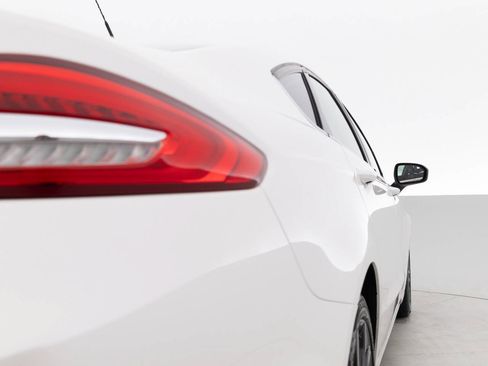 Used 2018 Ford Fusion SE w/ Equipment Group 201A FWD image 14