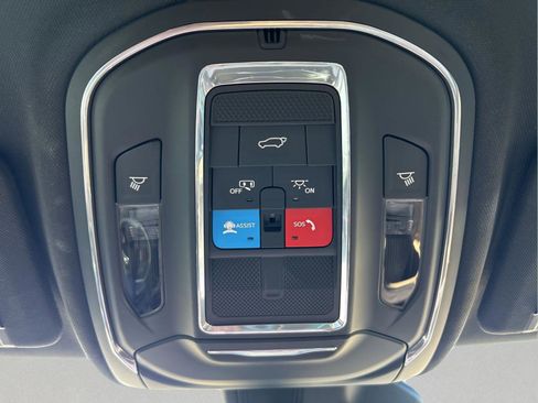 Certified 2023 Jeep Grand Cherokee Limited w/ Luxury Tech Group II image 24