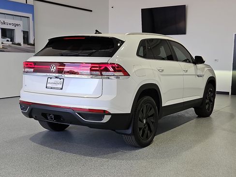 New 2026 Volkswagen Atlas Cross Sport SE FWD image 9