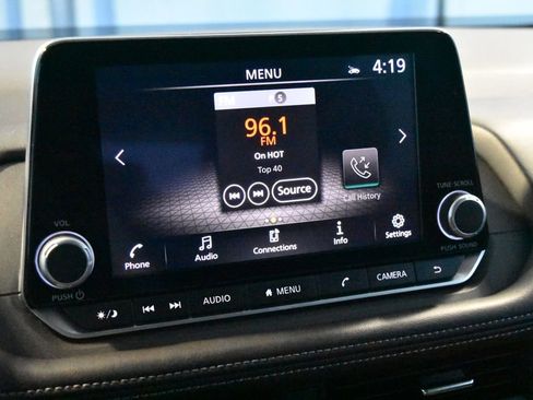 Used 2025 Nissan Rogue SV image 10