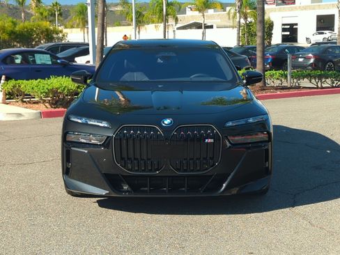 Used 2024 BMW i7 M70 w/ Executive Package image 7