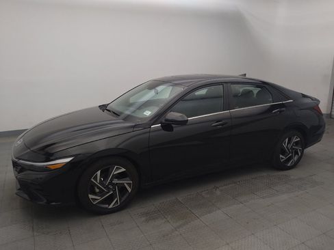 Used 2025 Hyundai Elantra SEL FWD image 2