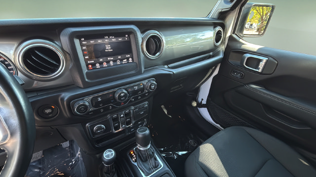 Used 2020 Jeep Gladiator Overland w/ Safety Group AWD/4WD image 25
