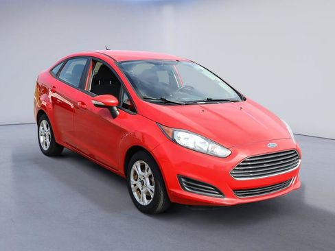 Used 2015 Ford Fiesta SE w/ Comfort Package FWD image 9