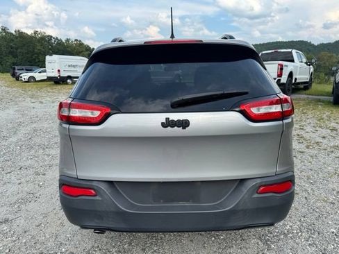 Used 2017 Jeep Cherokee Sport FWD image 8