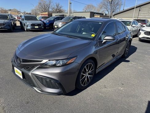 Used 2022 Toyota Camry SE image 7