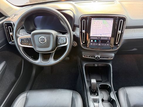 Used 2025 Volvo XC40 B5 Core AWD/4WD image 10