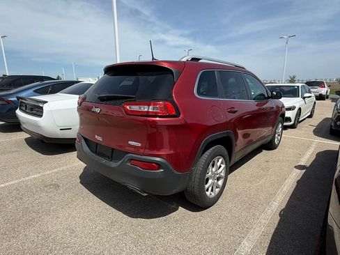 Used 2016 Jeep Cherokee Latitude w/ Cold Weather Group AWD/4WD image 4