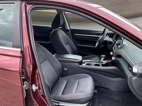 Used 2023 Nissan Altima 2.5 SV FWD image 6