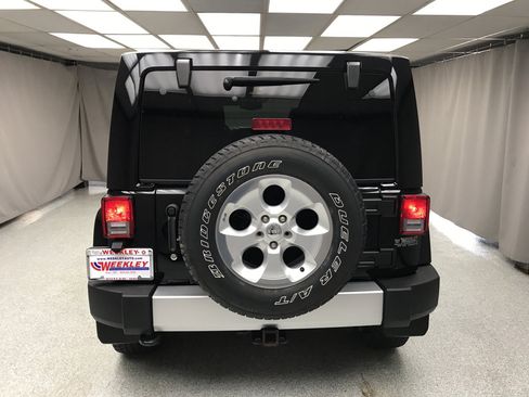 Used 2015 Jeep Wrangler Unlimited Sahara w/ Connectivity Group AWD/4WD image 3