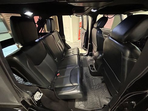 Used 2015 Jeep Wrangler Unlimited Sahara AWD/4WD image 41