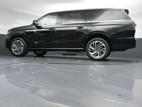 Certified 2025 Lincoln Navigator L Reserve AWD/4WD image 44