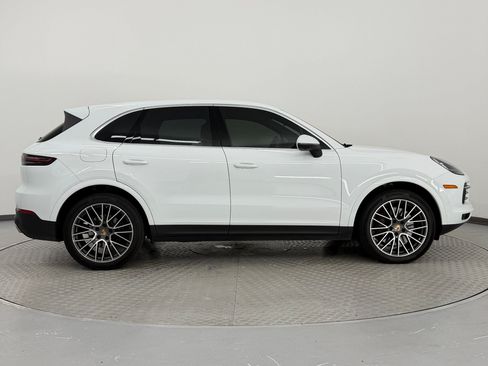 Certified 2023 Porsche Cayenne AWD/4WD image 8