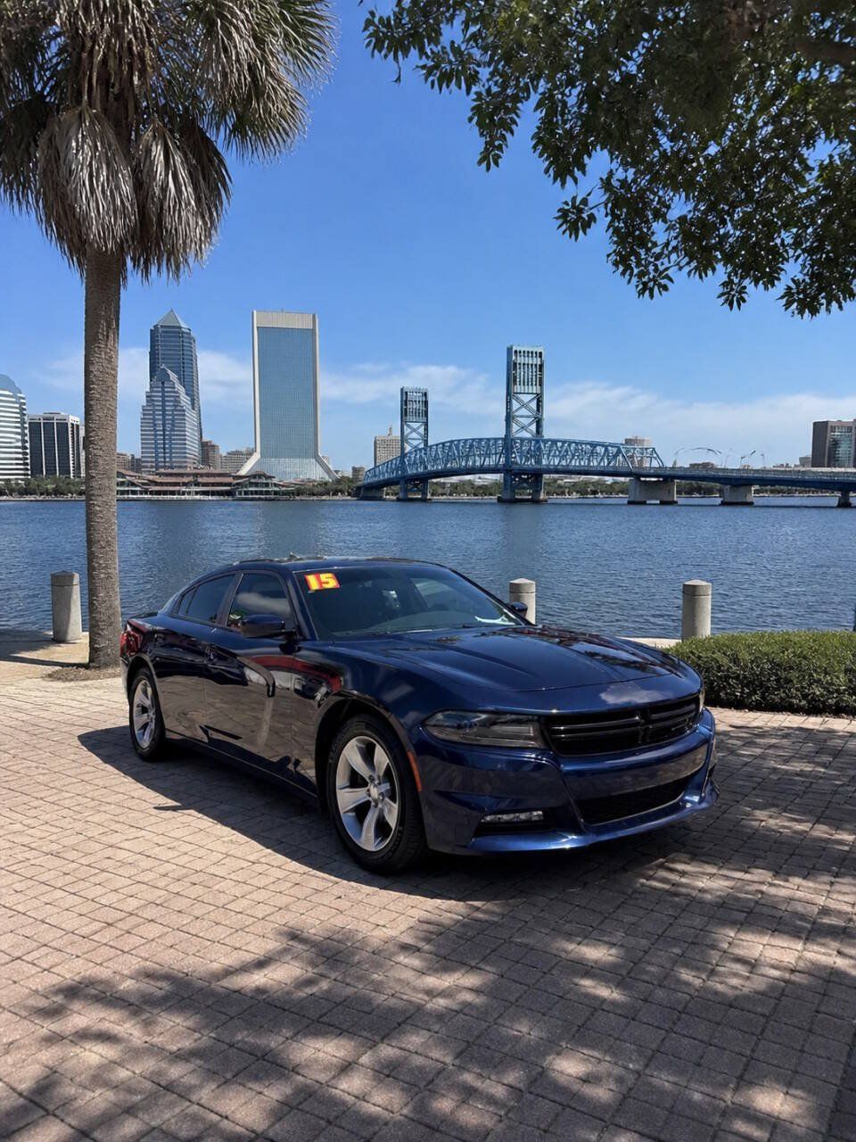 Used 2015 Dodge Charger SXT RWD image 1