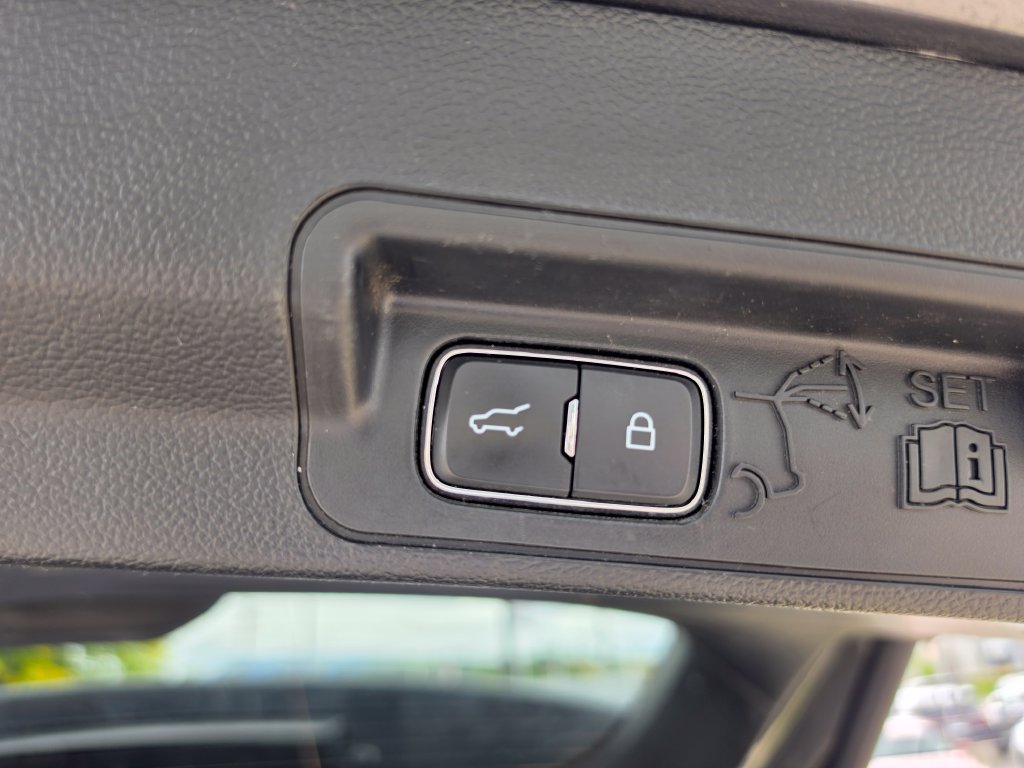 Used 2024 Ford Explorer XLT w/ Equipment Group 202A AWD/4WD image 13