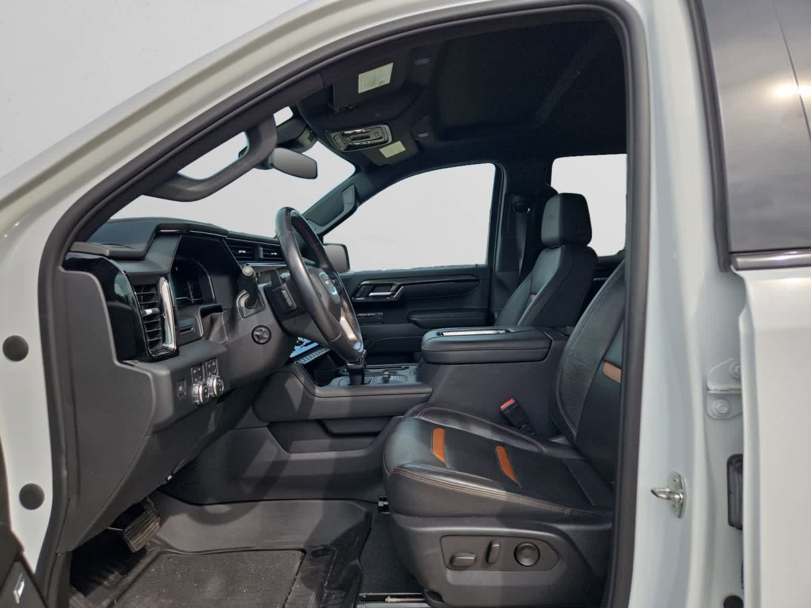 Used 2022 GMC Sierra 1500 AT4 w/ AT4 Premium Package AWD/4WD image 9