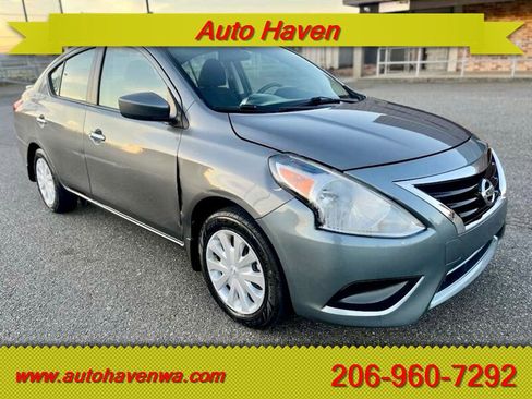 Used 2019 Nissan Versa SV image 3