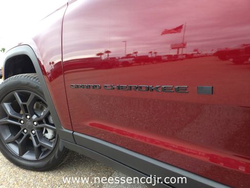 New 2025 Jeep Grand Cherokee Limited image 10