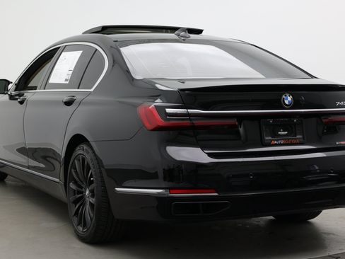 Used 2022 BMW 740i w/ Premium Package RWD image 7