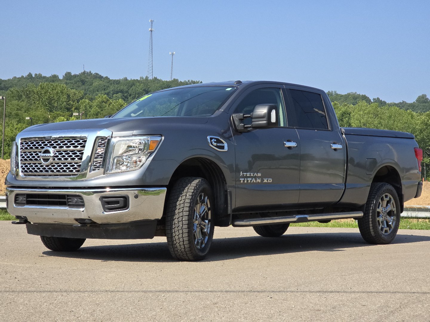 Used 2018 Nissan Titan SV w/ SV Convenience Package AWD/4WD image 15