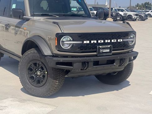 New 2026 Ford Bronco Badlands AWD/4WD image 3