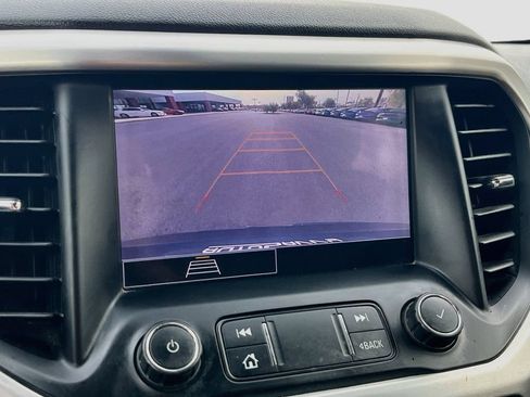 Used 2020 GMC Acadia SLE w/ Driver Convenience Package FWD image 13