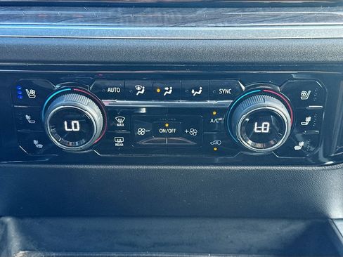 Used 2024 Chevrolet Silverado 1500 LTZ AWD/4WD image 17