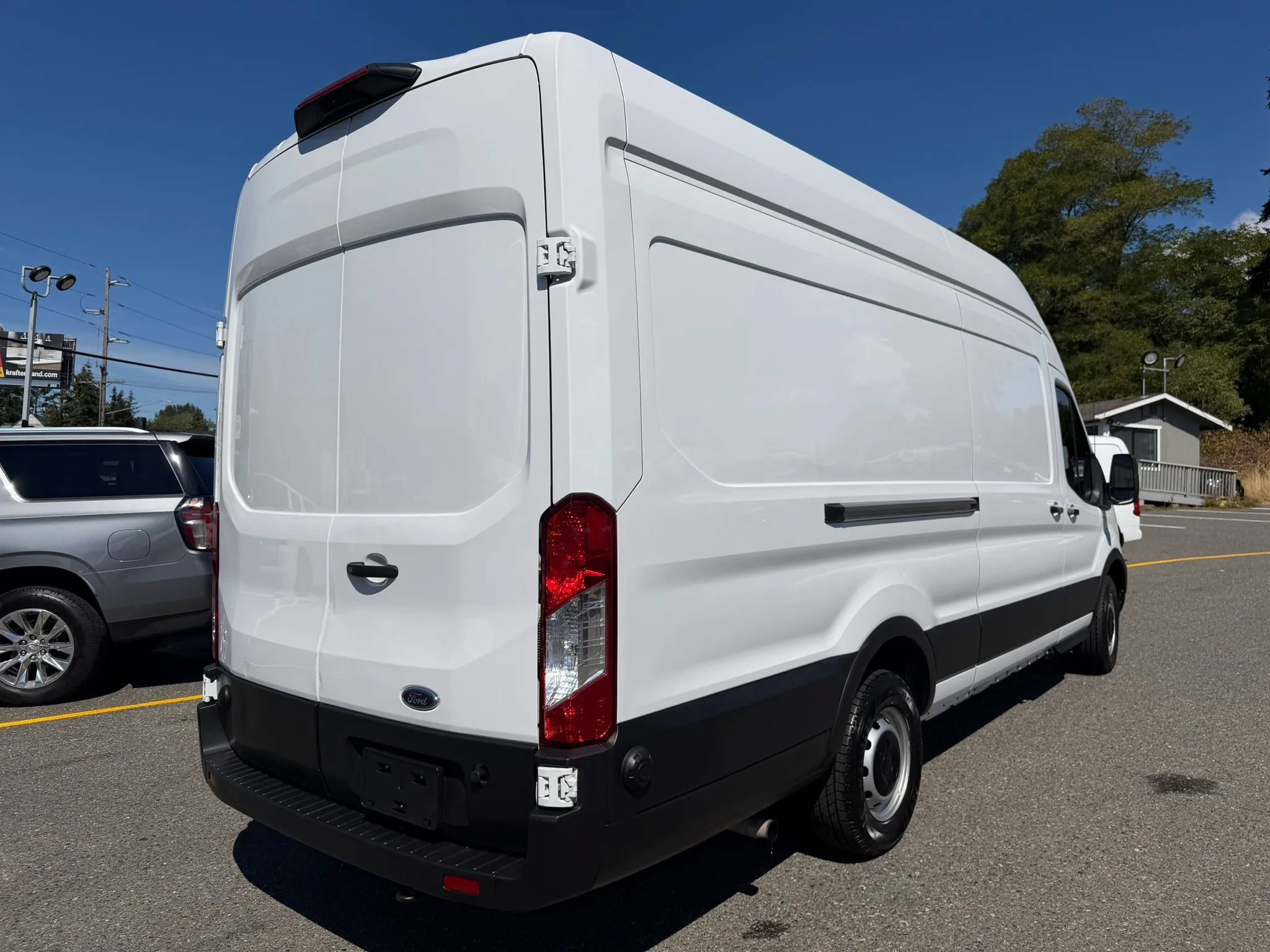 Used 2024 Ford Transit 250 148 High Roof Extended w/ Load Area Protection Package RWD image 6