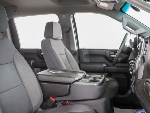 Used 2022 Chevrolet Silverado 2500 Custom w/ Custom Value Package image 27