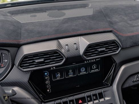 Used 2023 Lamborghini Urus Performante AWD/4WD image 13