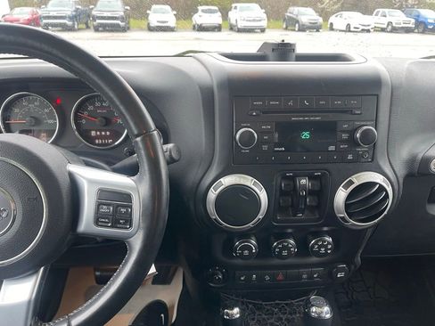 Used 2016 Jeep Wrangler Unlimited Rubicon AWD/4WD image 8
