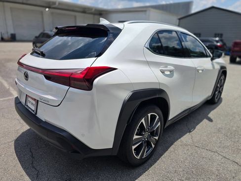 Used 2021 Lexus UX 200 w/ Accessory Package (Z1) FWD image 5