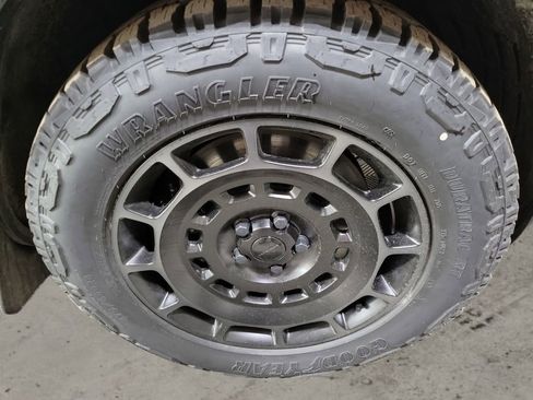 New 2026 Land Rover Defender 110 OCTA image 11