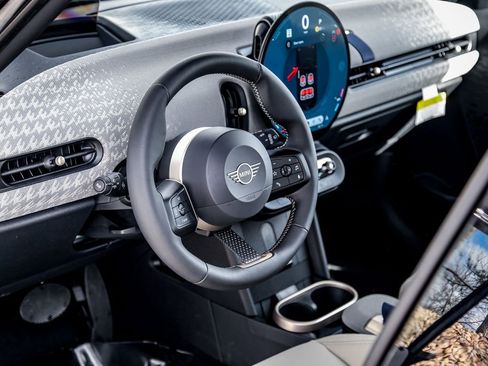 New 2026 MINI Cooper 4-Door Hardtop FWD image 10