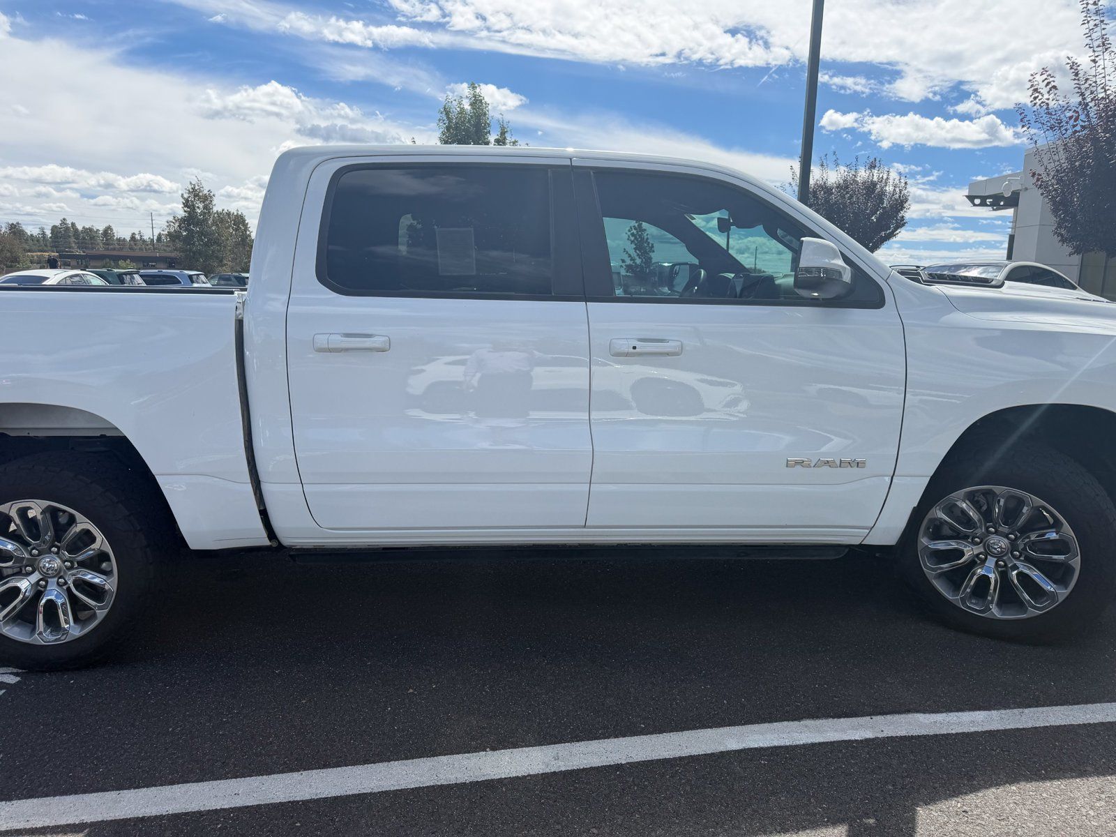 Used 2023 RAM 1500 Laramie AWD/4WD image 3