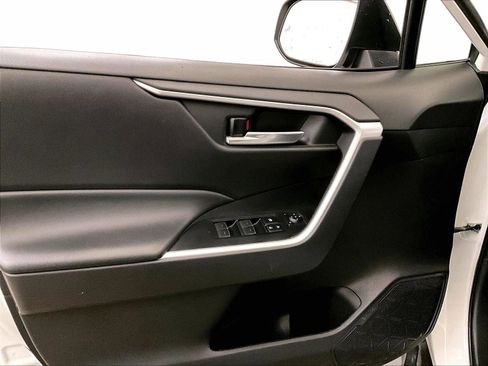 Used 2022 Toyota RAV4 SE w/ Convenience Package image 22