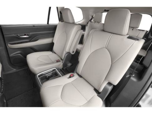 Certified 2025 Toyota Grand Highlander AWD Hybrid image 12