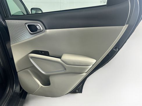 Used 2025 Kia Soul LX w/ LX Technology Package image 30