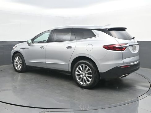 Used 2019 Buick Enclave Essence FWD image 3