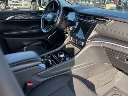 Used 2022 Jeep Grand Cherokee L Laredo w/ Luxury Tech Group I AWD/4WD image 19