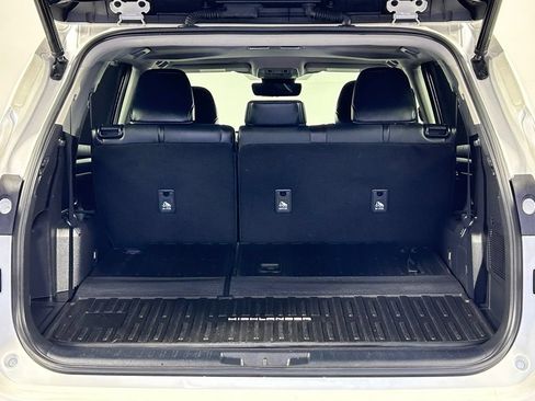 Used 2021 Toyota Highlander XLE AWD/4WD image 15