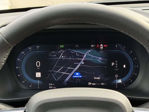 Certified 2025 Volvo XC40 B5 Ultra w/ Climate Package AWD/4WD image 12