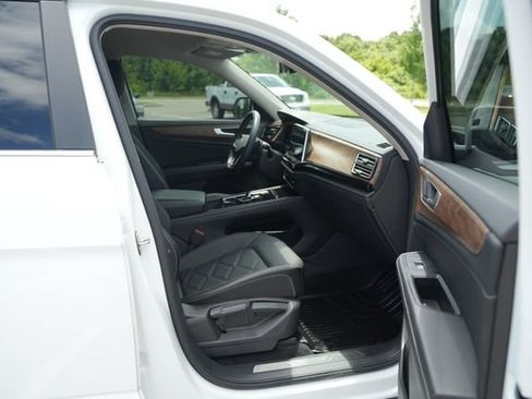 Used 2024 Volkswagen Atlas SE AWD/4WD image 20