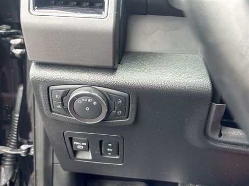 Used 2019 Ford F150 XLT w/ Equipment Group 302A Luxury AWD/4WD image 17