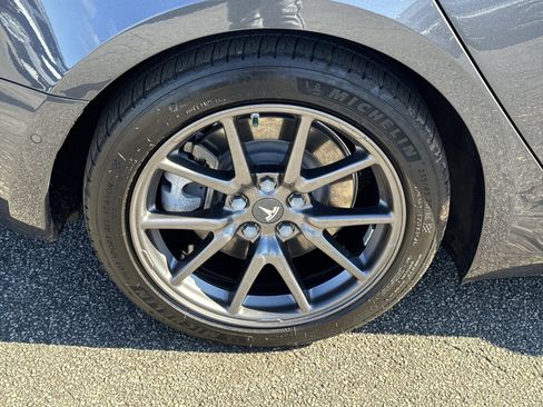 Used 2018 Tesla Model 3 Long Range image 17