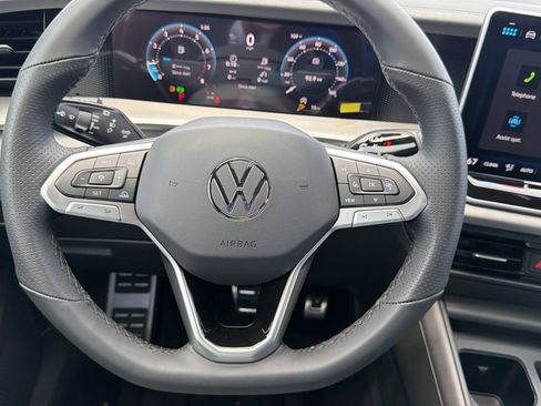 New 2026 Volkswagen Tiguan SE R-Line FWD image 11