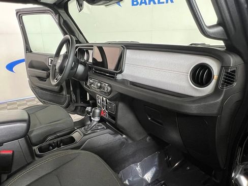Used 2024 Jeep Wrangler Unlimited AWD/4WD image 11