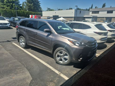 Used 2017 Toyota Highlander Limited AWD/4WD image 1